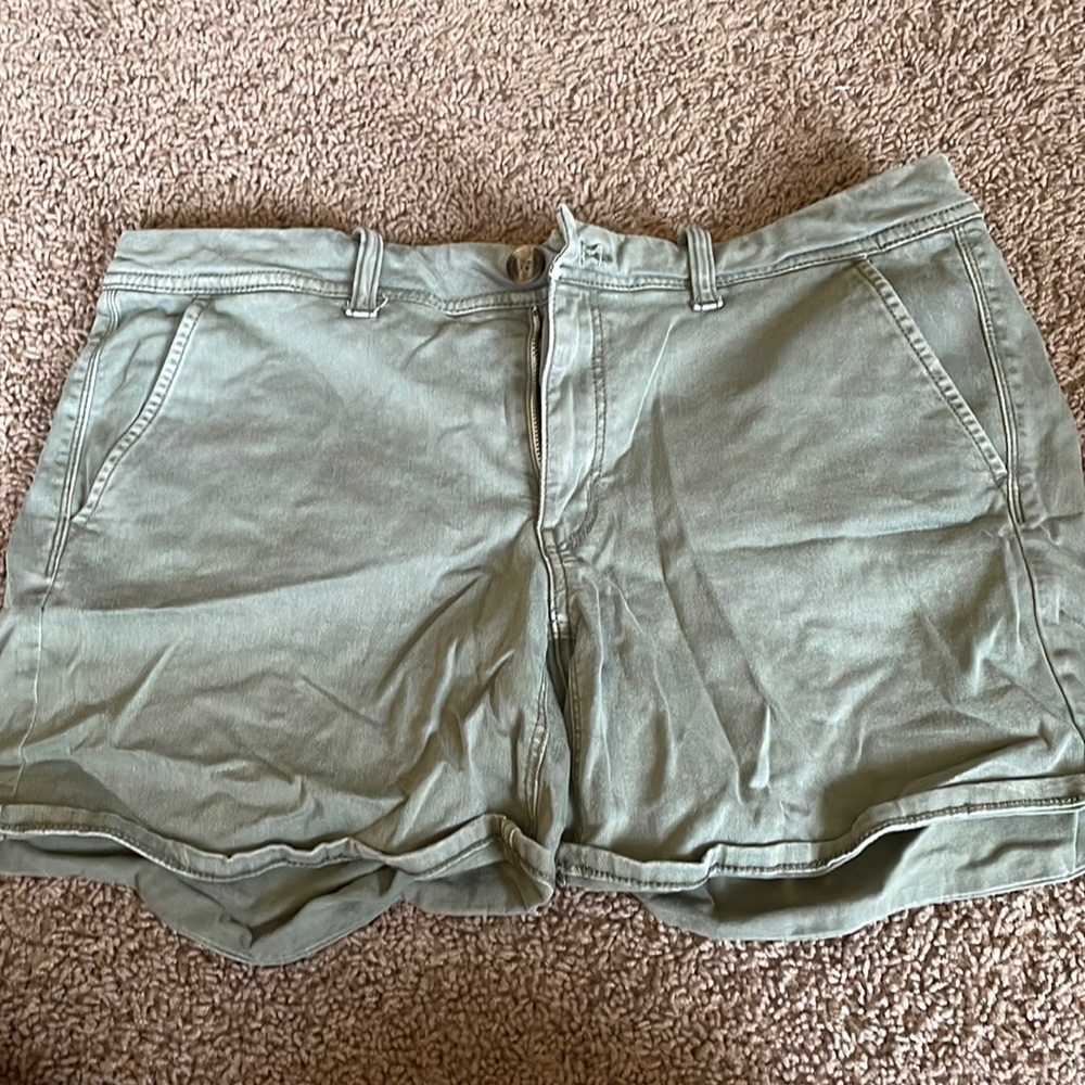 AMERICAN EAGLE SUPER STRETCH GREEN SHORTS